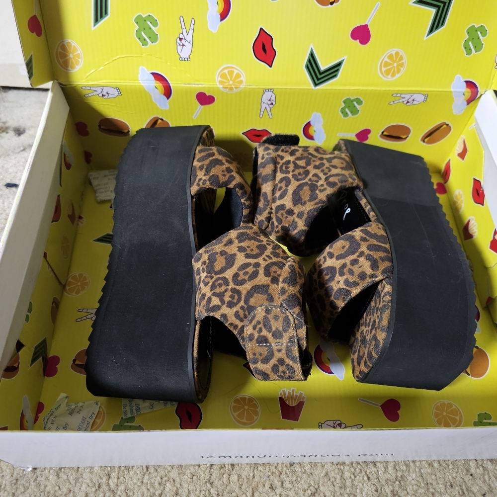 Lemon Drop by Priveledge- leopard print- peep toe platform sandals- size 5